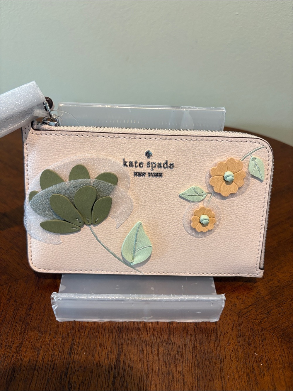 kate spade Lucy small L-zip wristlet wallet card holder fresh Peach/olive
NWT